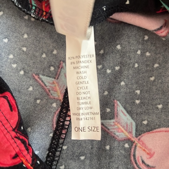LuLaRoe Hearts and Arrows Print Leggings. OS - Picture 7 of 7